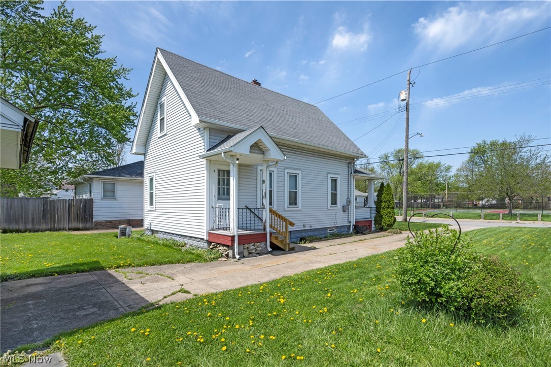 13313 Sprecher Avenue Cleveland OH 44135
