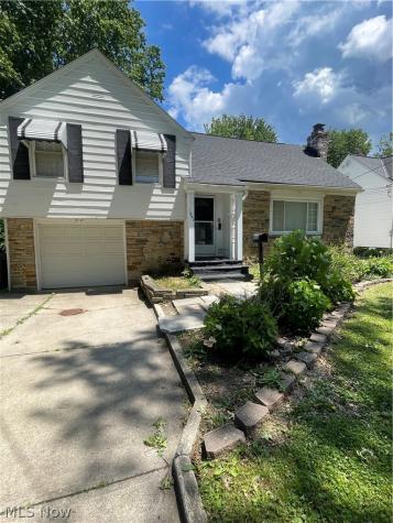 1663 Lyndhurst Lyndhurst OH 44124