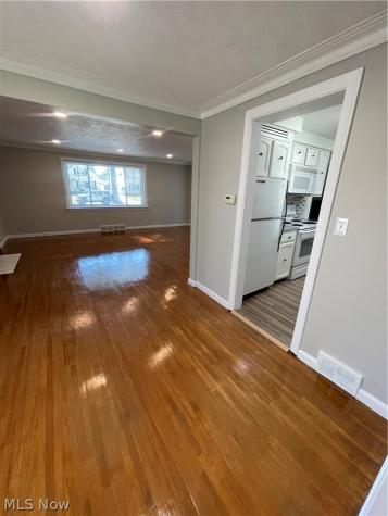 1663 Lyndhurst Lyndhurst OH 44124