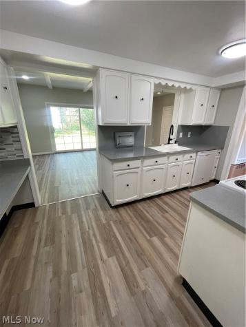 1663 Lyndhurst Lyndhurst OH 44124