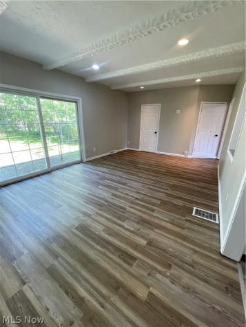 1663 Lyndhurst Lyndhurst OH 44124