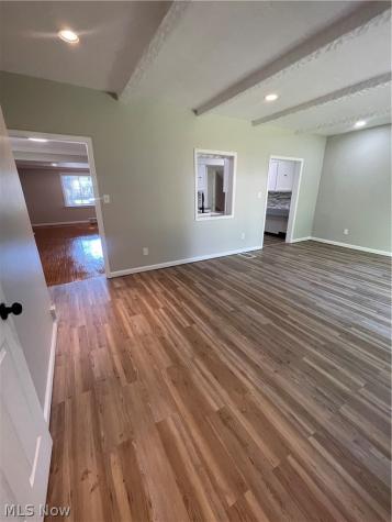 1663 Lyndhurst Lyndhurst OH 44124