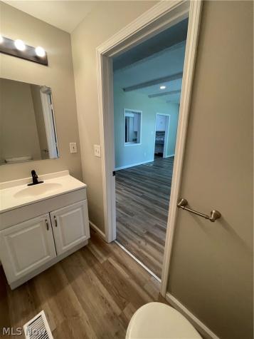 1663 Lyndhurst Lyndhurst OH 44124