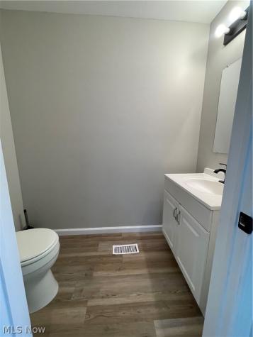 1663 Lyndhurst Lyndhurst OH 44124