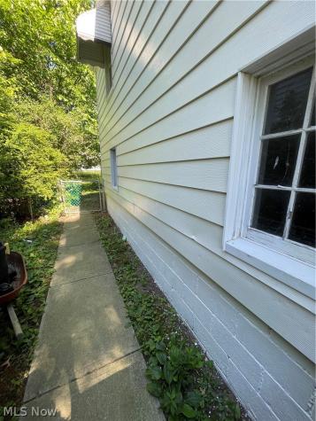 1663 Lyndhurst Lyndhurst OH 44124