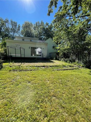 1663 Lyndhurst Lyndhurst OH 44124