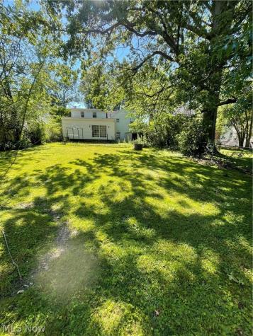 1663 Lyndhurst Lyndhurst OH 44124