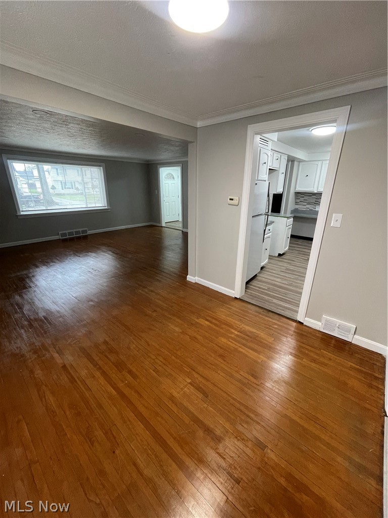 1663 Lyndhurst Lyndhurst OH 44124