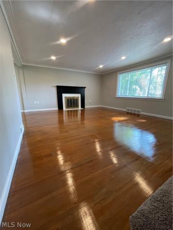 1663 Lyndhurst Lyndhurst OH 44124