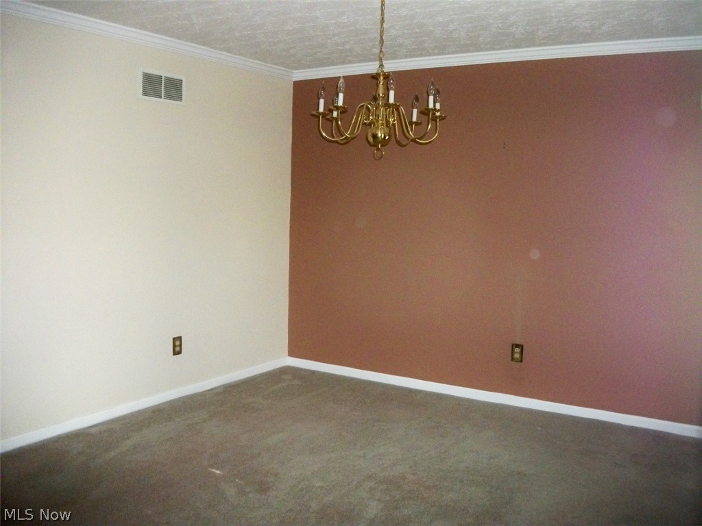 5 Sawgrass Circle Belpre OH 45714
