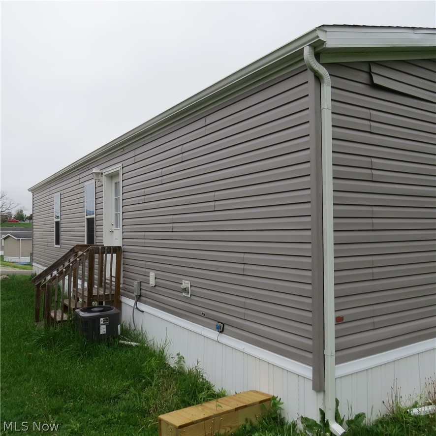 770 Jones Avenue NW Carrollton OH 44615