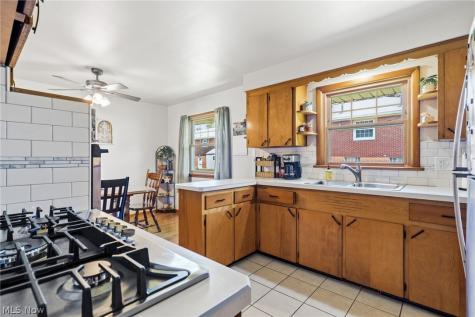 1410 W Valentine Canton OH 44708
