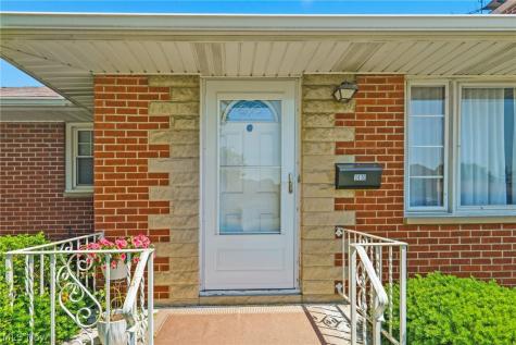 1410 W Valentine Canton OH 44708