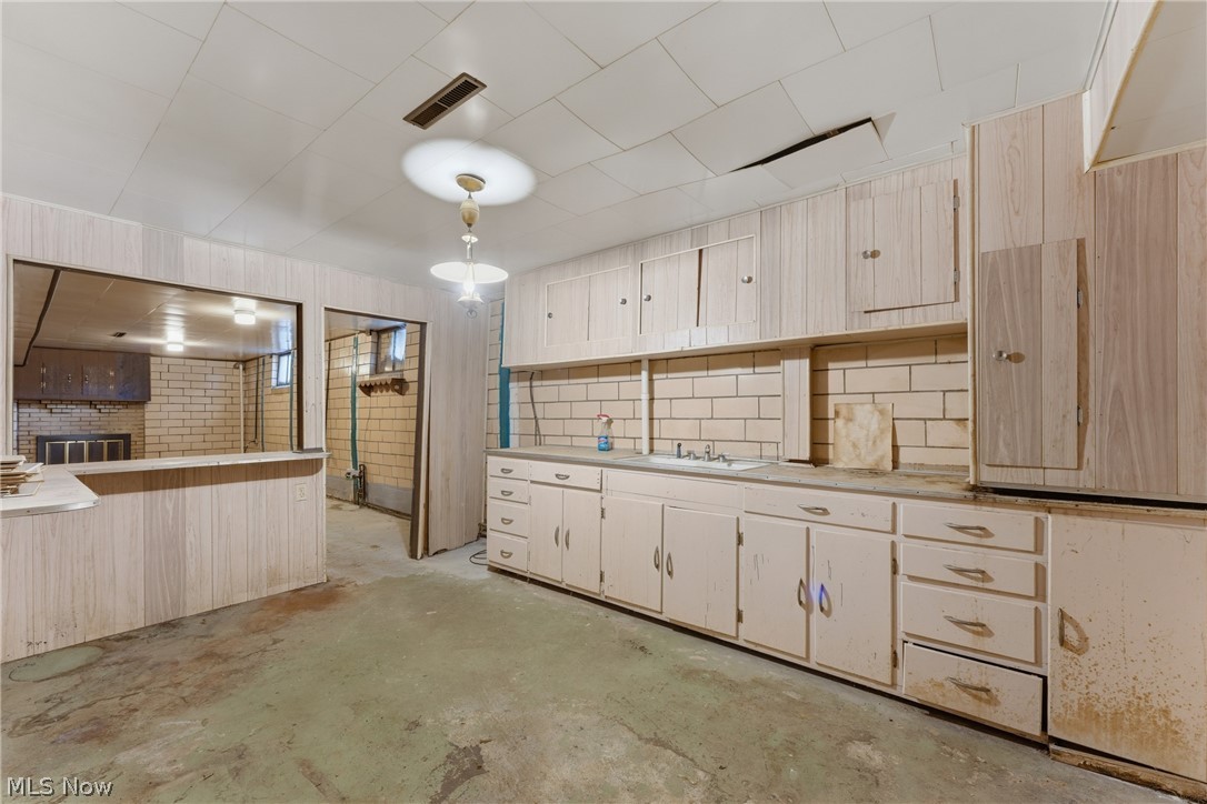 1304 E 2nd Street Dover OH 44622