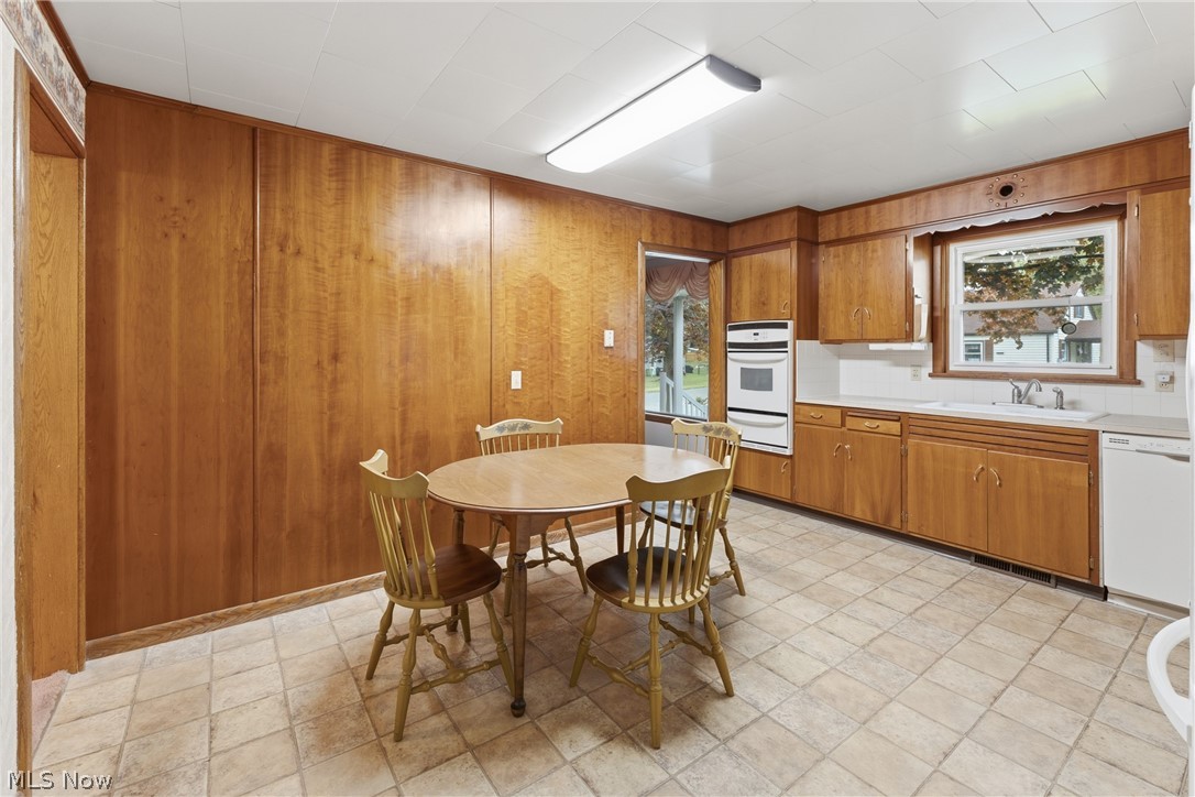 1304 E 2nd Street Dover OH 44622