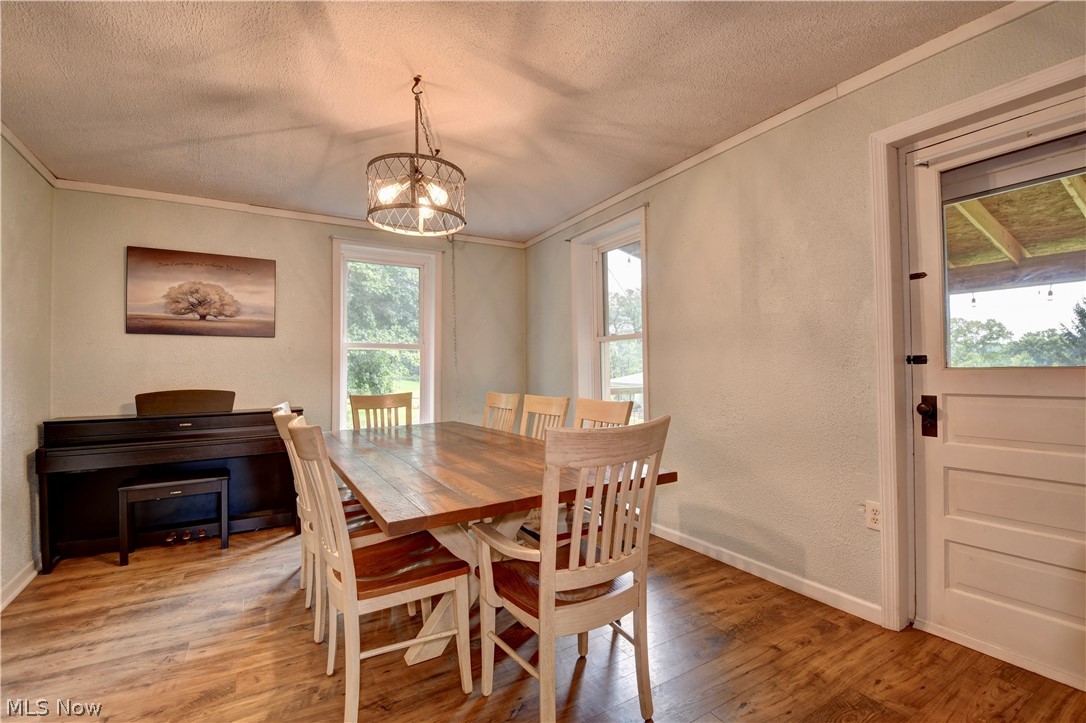 1279 Fox Avenue SE Paris OH 44669