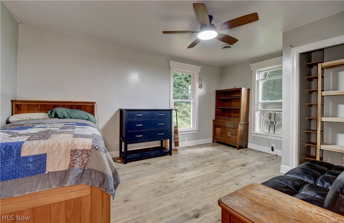 1279 Fox Avenue SE Paris OH 44669