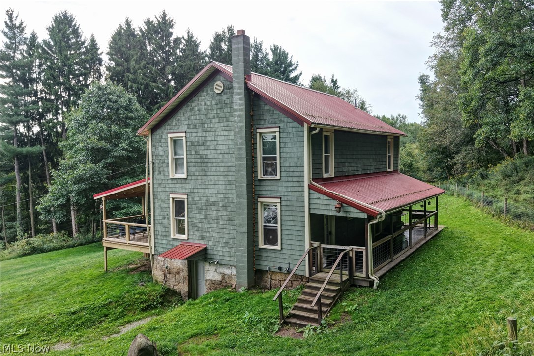 1279 Fox Avenue SE Paris OH 44669