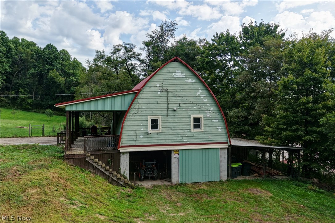 1279 Fox Avenue SE Paris OH 44669