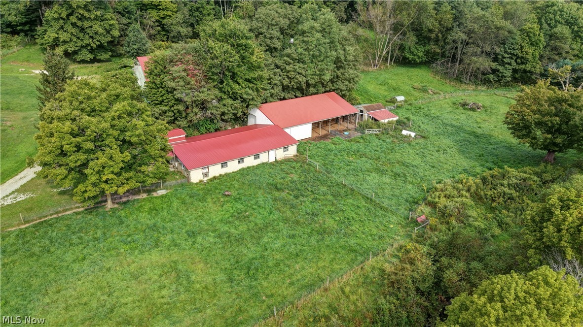1279 Fox Avenue SE Paris OH 44669