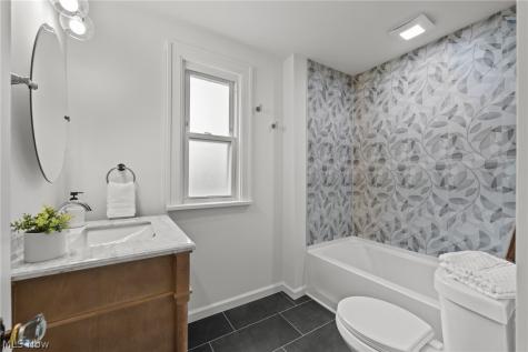 174 E 208th Street Euclid OH 44123