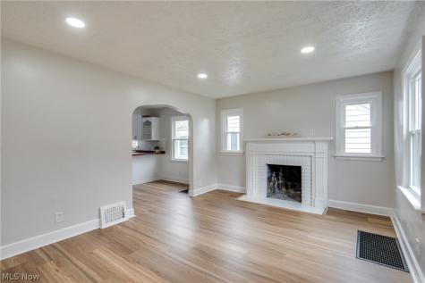 136 36th Street NE Canton OH 44714
