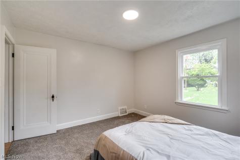 136 36th Street NE Canton OH 44714