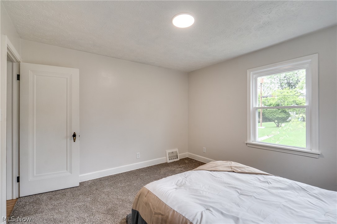136 36th Street NE Canton OH 44714