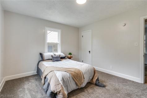 136 36th Street NE Canton OH 44714