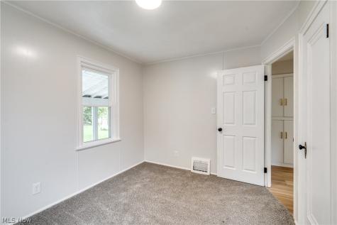 136 36th Street NE Canton OH 44714