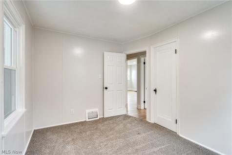 136 36th Street NE Canton OH 44714