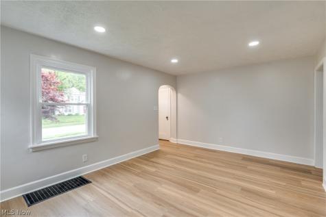 136 36th Street NE Canton OH 44714