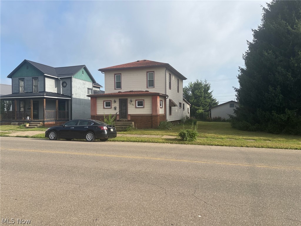 309 E 1st Street Uhrichsville OH 44683
