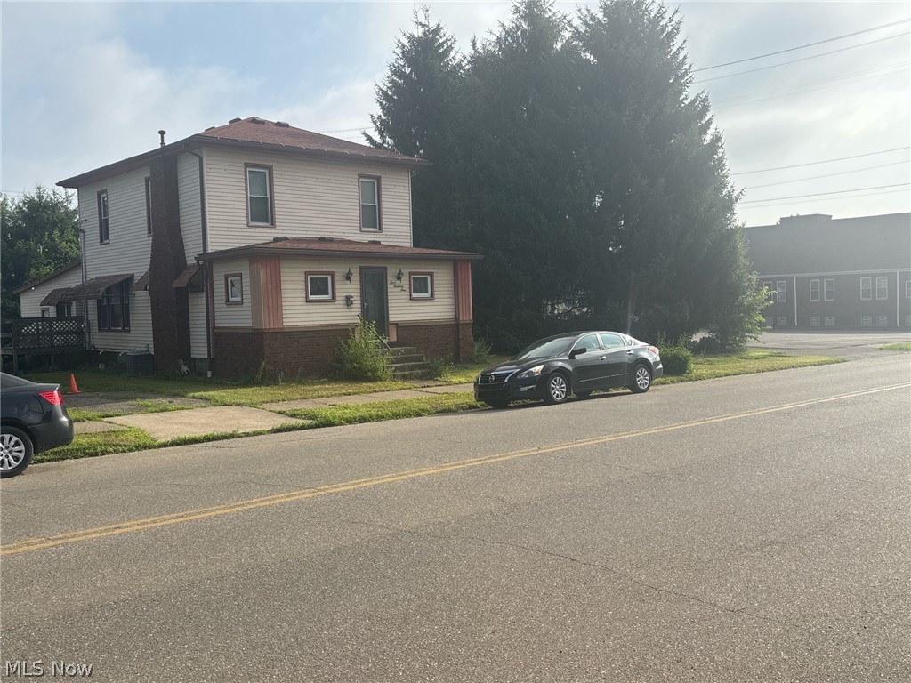 309 E 1st Street Uhrichsville OH 44683