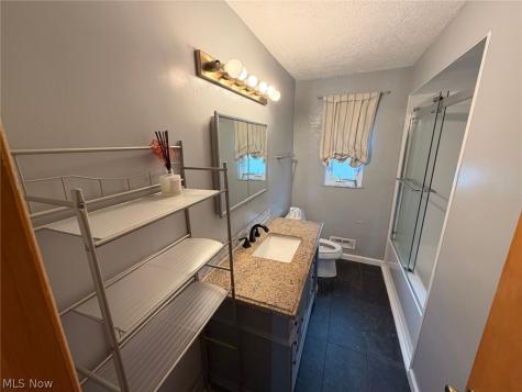 7239 Oakwood Road Parma OH 44130