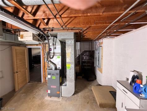7239 Oakwood Road Parma OH 44130