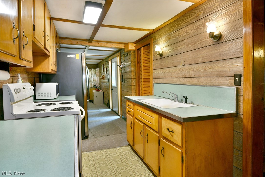 1114 Allen Smith Road Leavittsburg OH 44430
