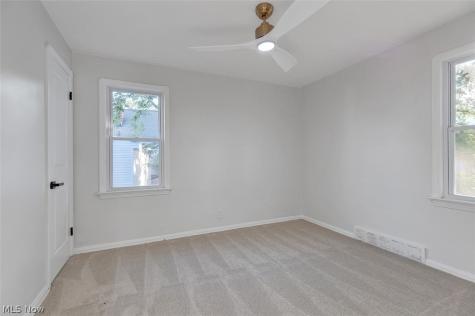 5735 W 44th Street Parma OH 44134