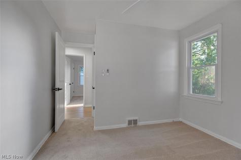 5735 W 44th Street Parma OH 44134