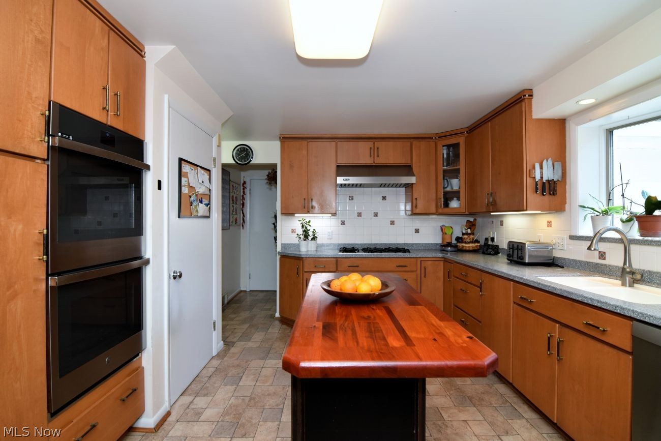 21850 E Byron Road Shaker Heights OH 44122