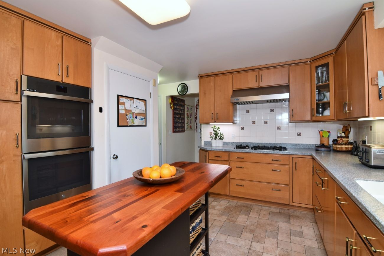 21850 E Byron Road Shaker Heights OH 44122