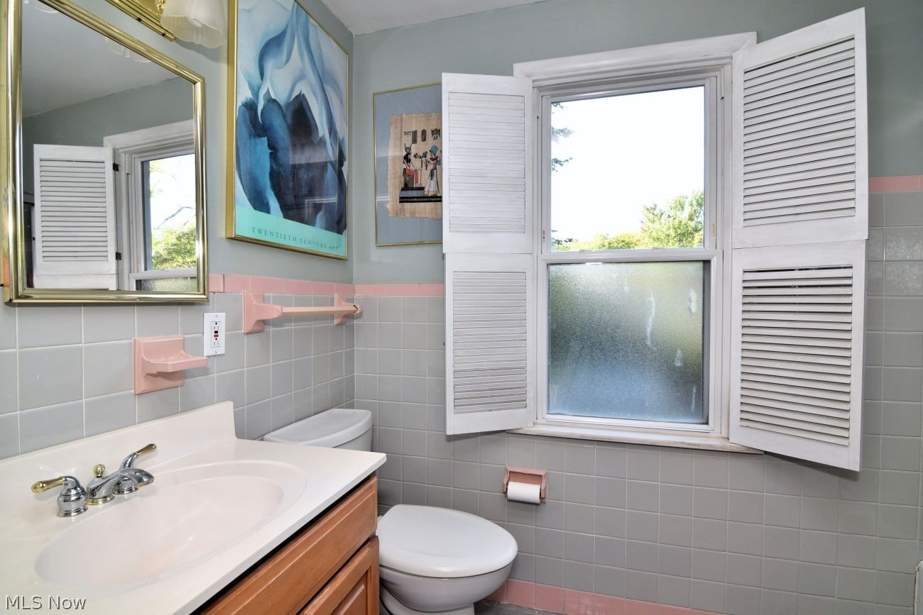 21850 E Byron Road Shaker Heights OH 44122