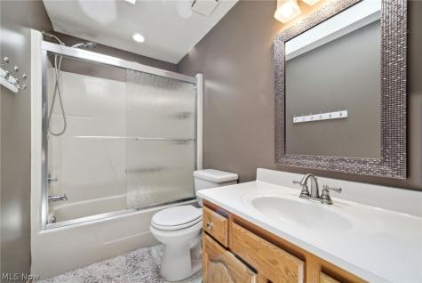 6915 Harbor Drive NW Canton OH 44718