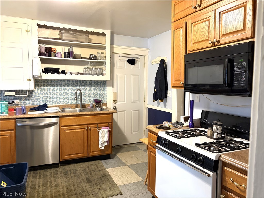 969 Evangeline Road Cleveland OH 44110