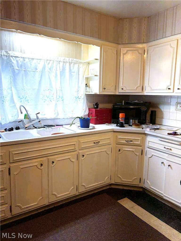 969 Evangeline Road Cleveland OH 44110