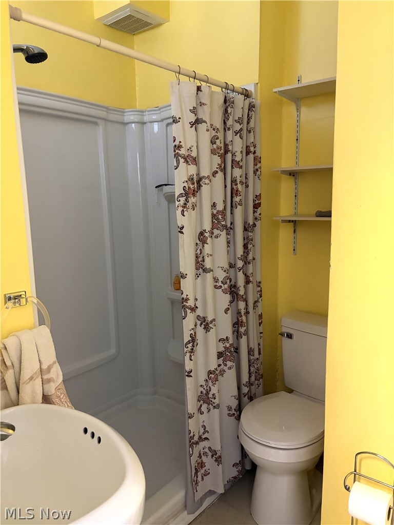 969 Evangeline Road Cleveland OH 44110