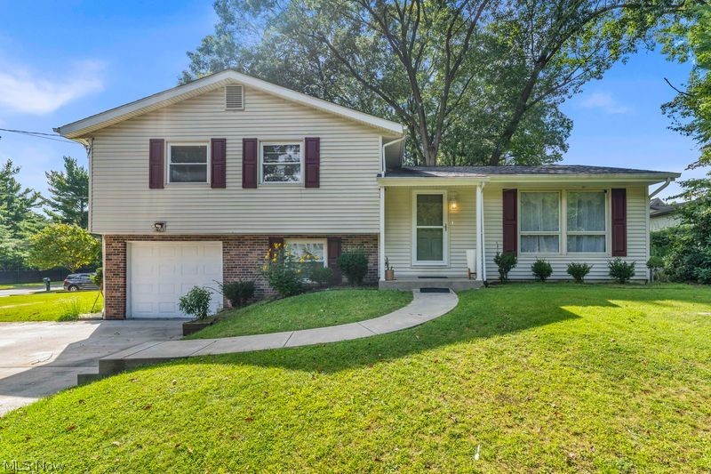 596 Eric Drive Akron OH 44305