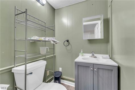 596 Eric Drive Akron OH 44305