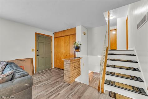 596 Eric Drive Akron OH 44305