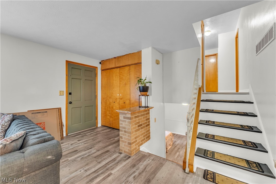596 Eric Drive Akron OH 44305